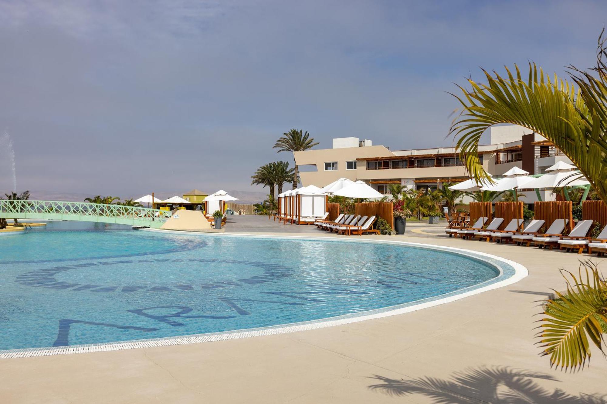 Aranwa Paracas Resort & Spa Eksteriør billede The swimming pool at the hotel